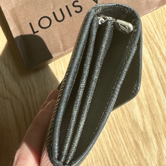 Authentic Louis Vuitton black Epi wallet - Picture 11 of 12